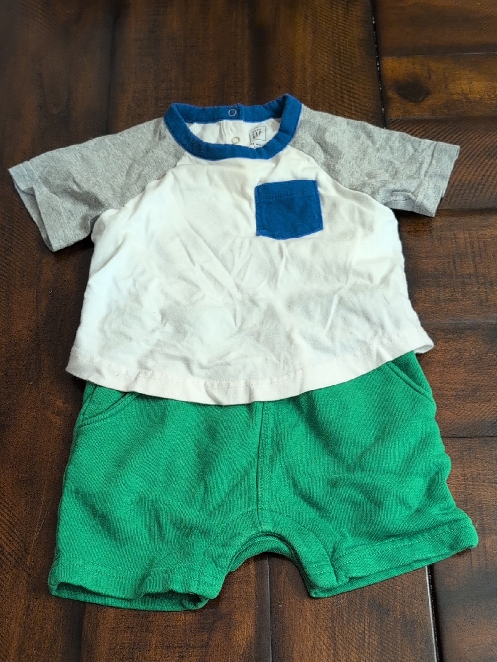 GAP Baby Onesie Of T-shirt And Shorts 18-24 Months
